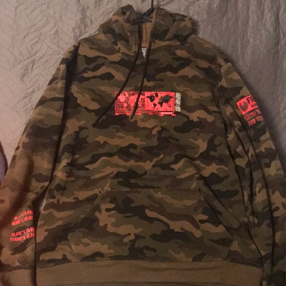 Camo hoodie. - Picture 1 of 2